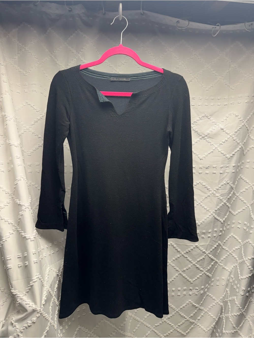 Elie Tahari Black Wool Rayon
Blend Long Sleeve V-Neck Mini
Dress Size S